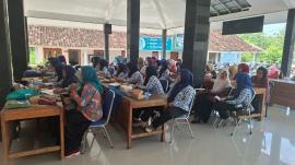 Pertemuan Rutin Kader Posyandu Bahas Kesehatan Masyarakat dan KB di Kemejing